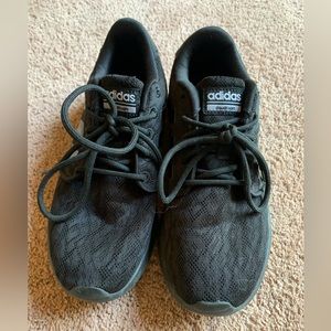 Women’s adidas cloud foam tennis shoes 6